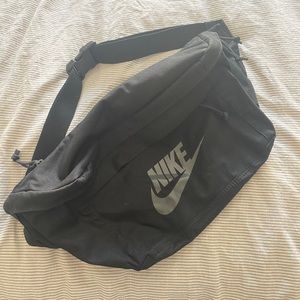 Nike Tech Hip Pack